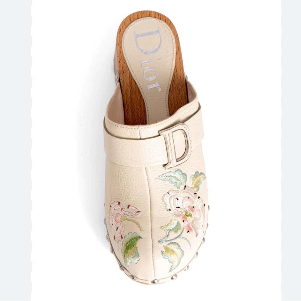 Christian Dior Embroidered Floral
Wooden Mules Size 35